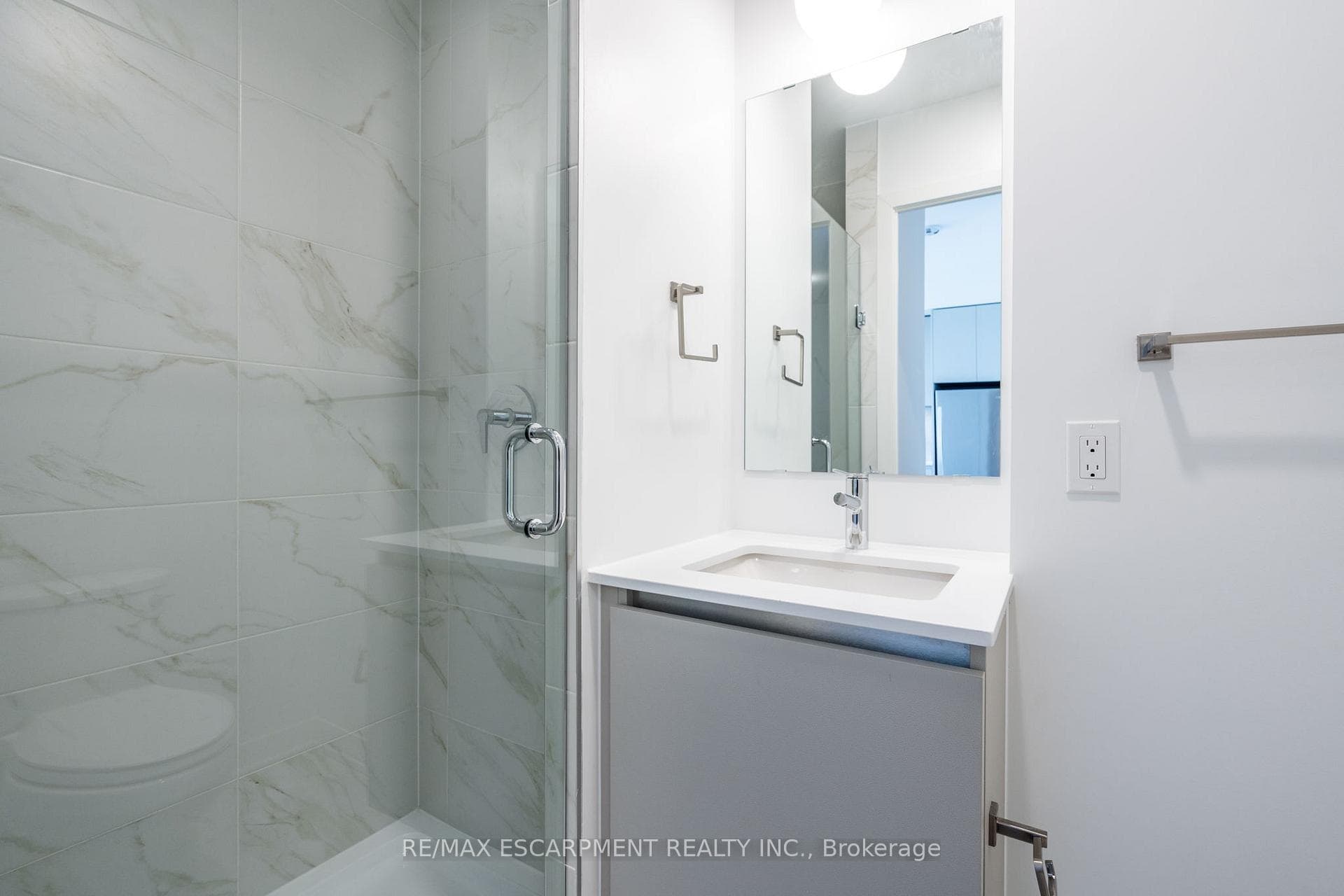 395 Dundas Street Unit 212 photo 11