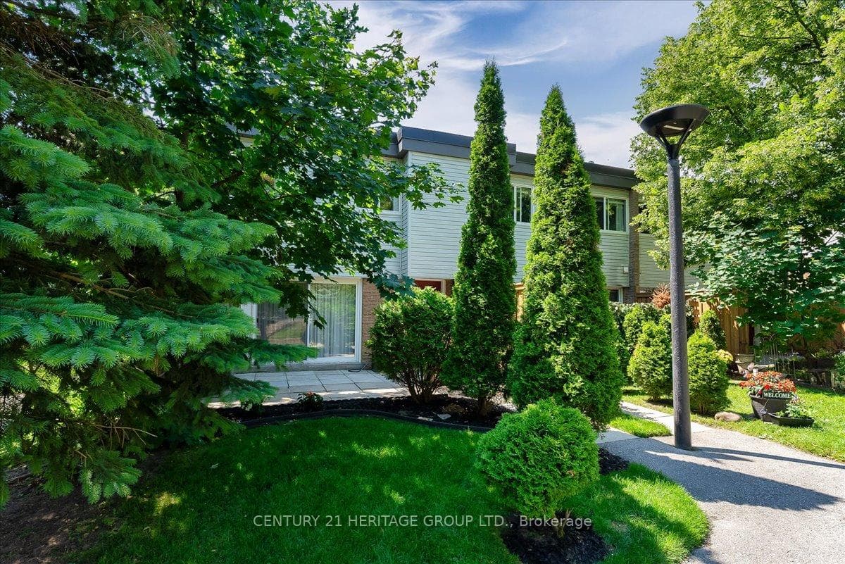 298 Milestone Crescent photo 2