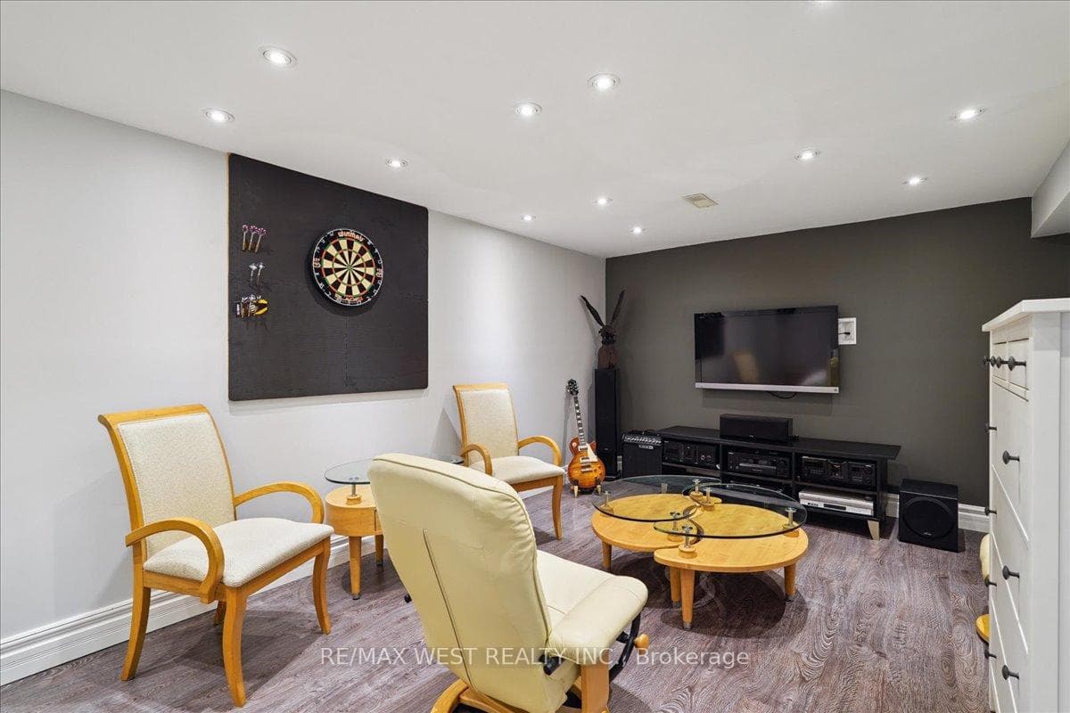 16 Fareham Crescent photo 12