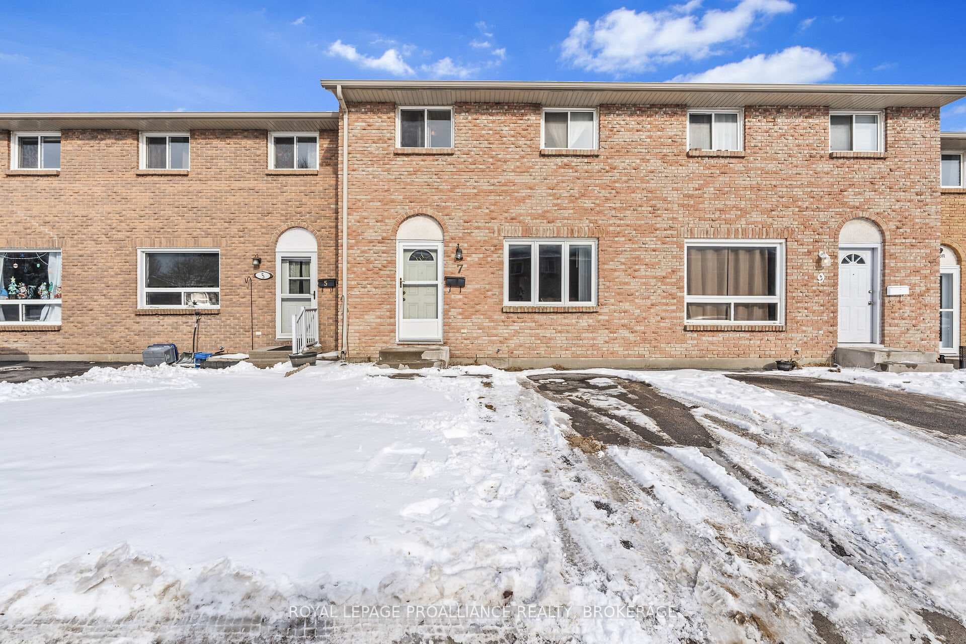 7 Rosemund Crescent photo 1