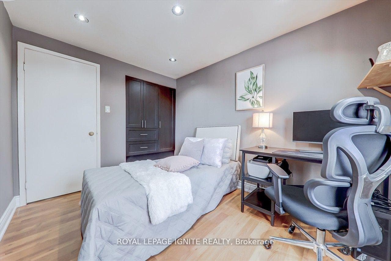 120 Murison Boulevard Unit 4 photo 19