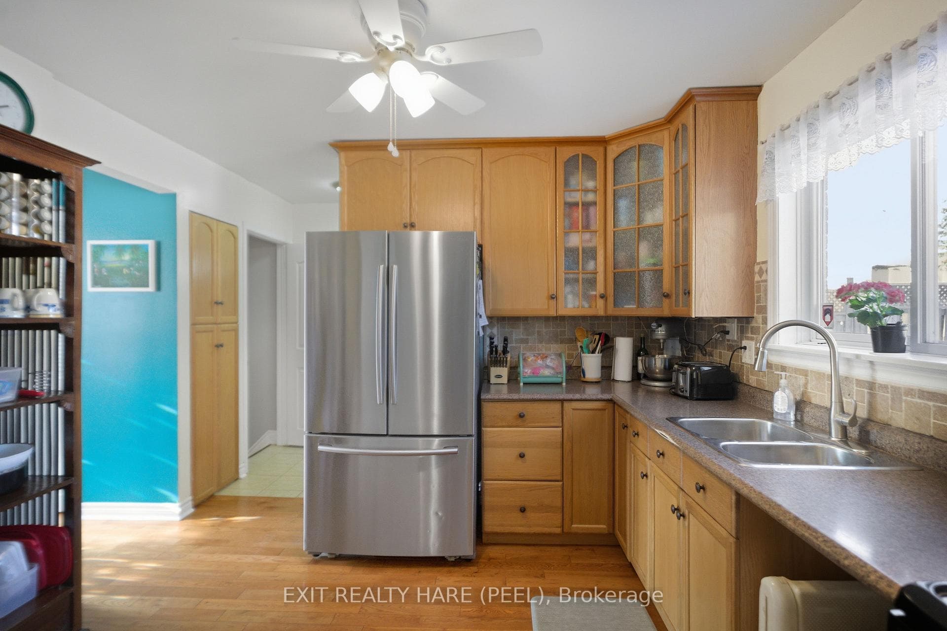 20 Sutherland Avenue photo 15