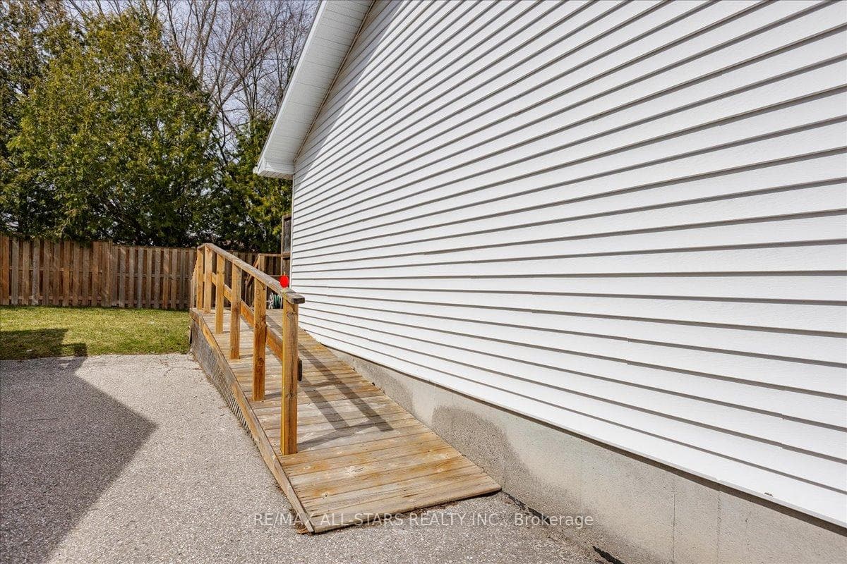 284 Jeff Smith Court photo 8
