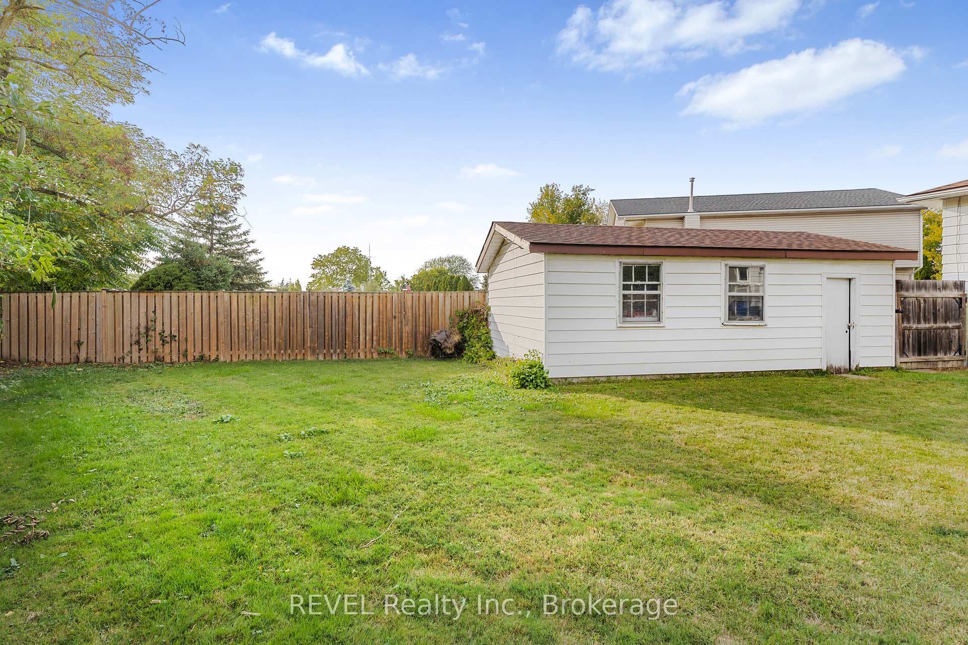 16 Roxborough Court photo 28