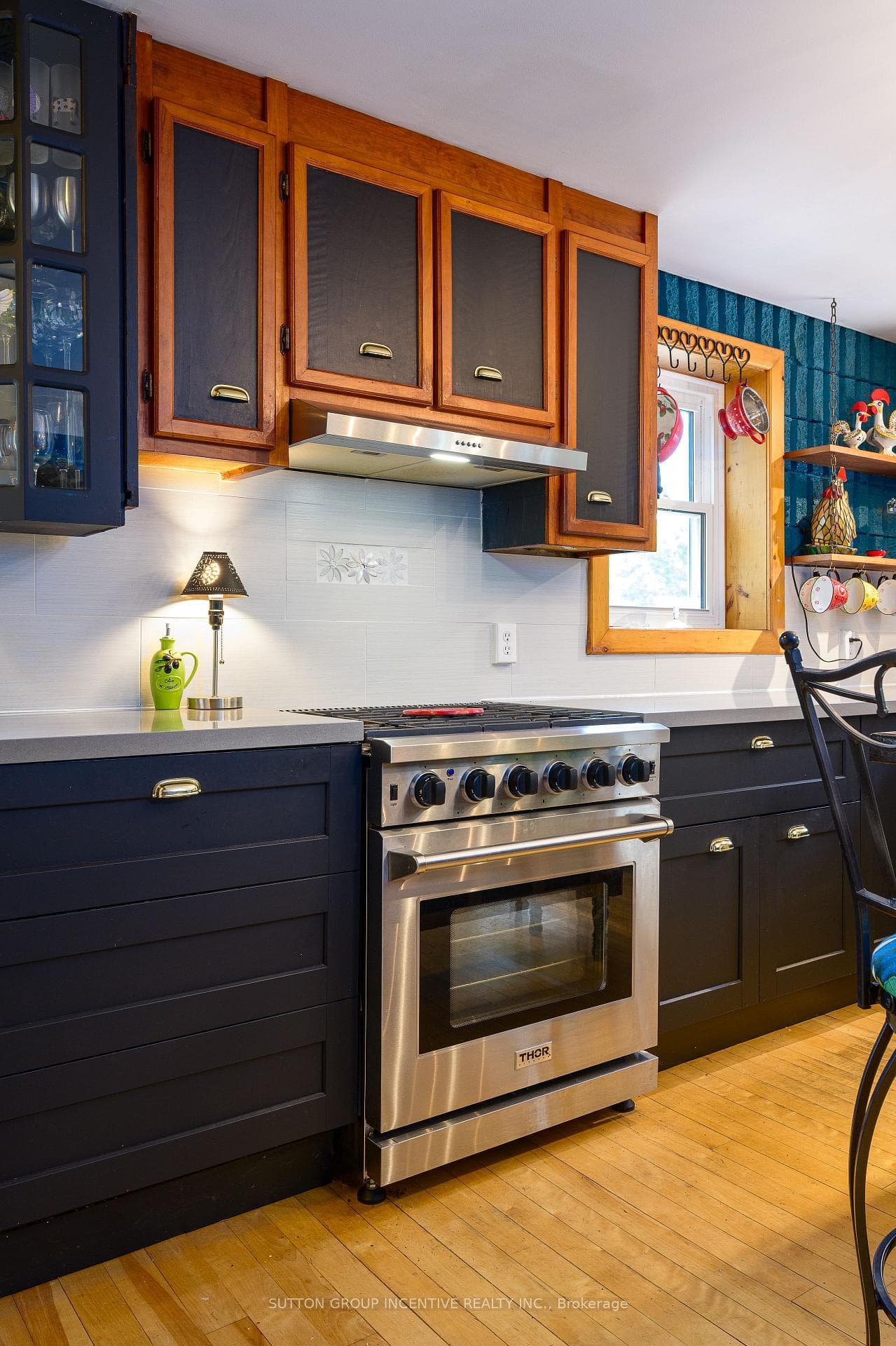 Propane stove, backsplash, new cabinets