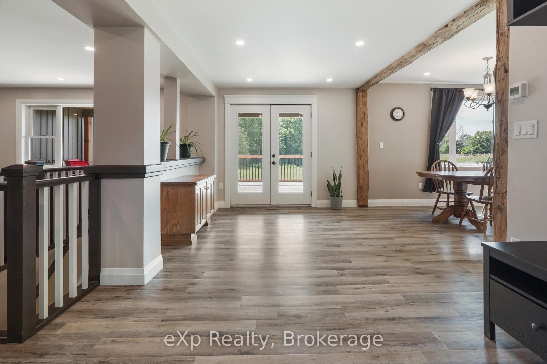 44032 Amberley Road photo 9