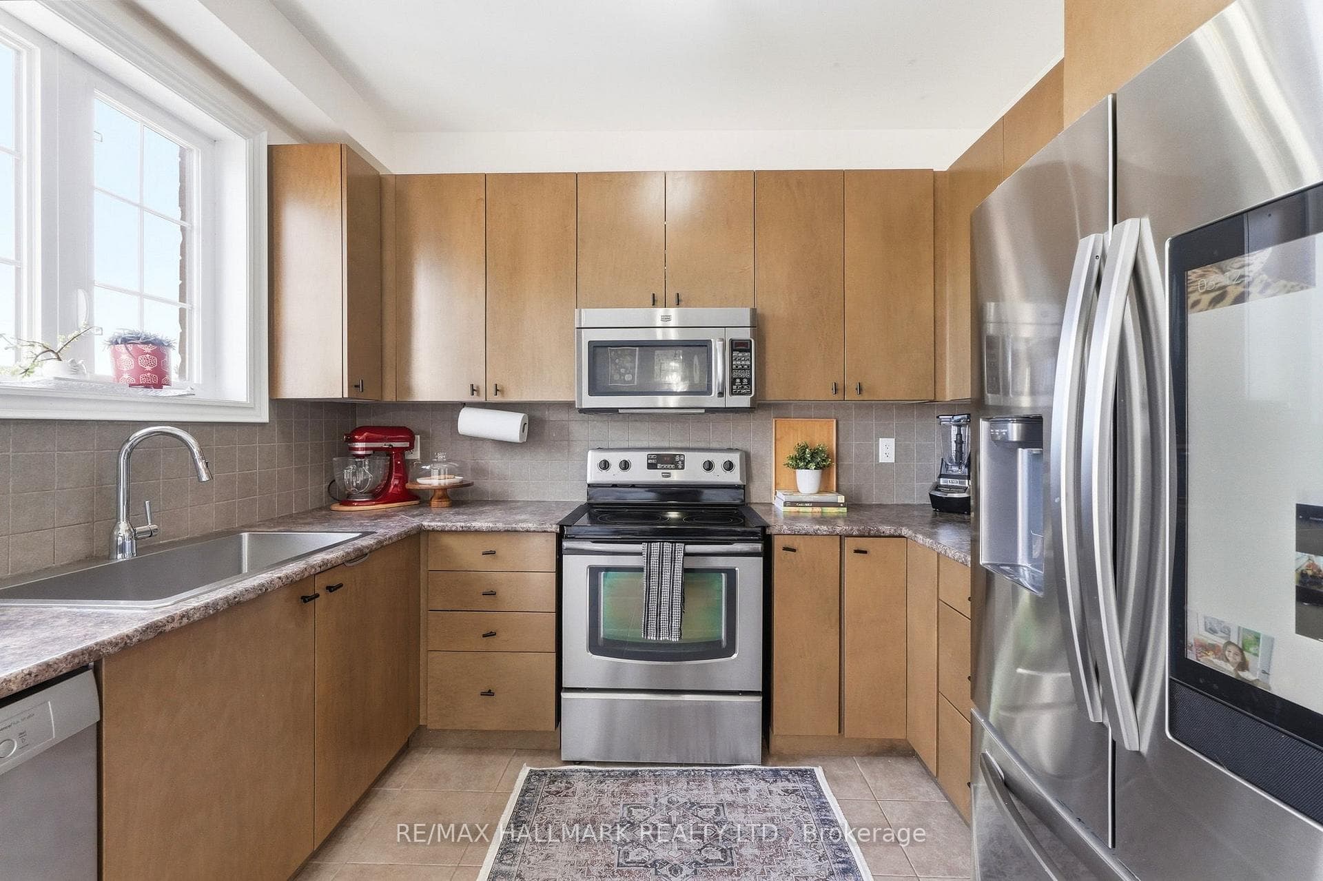 246 Wardlaw Place photo 14