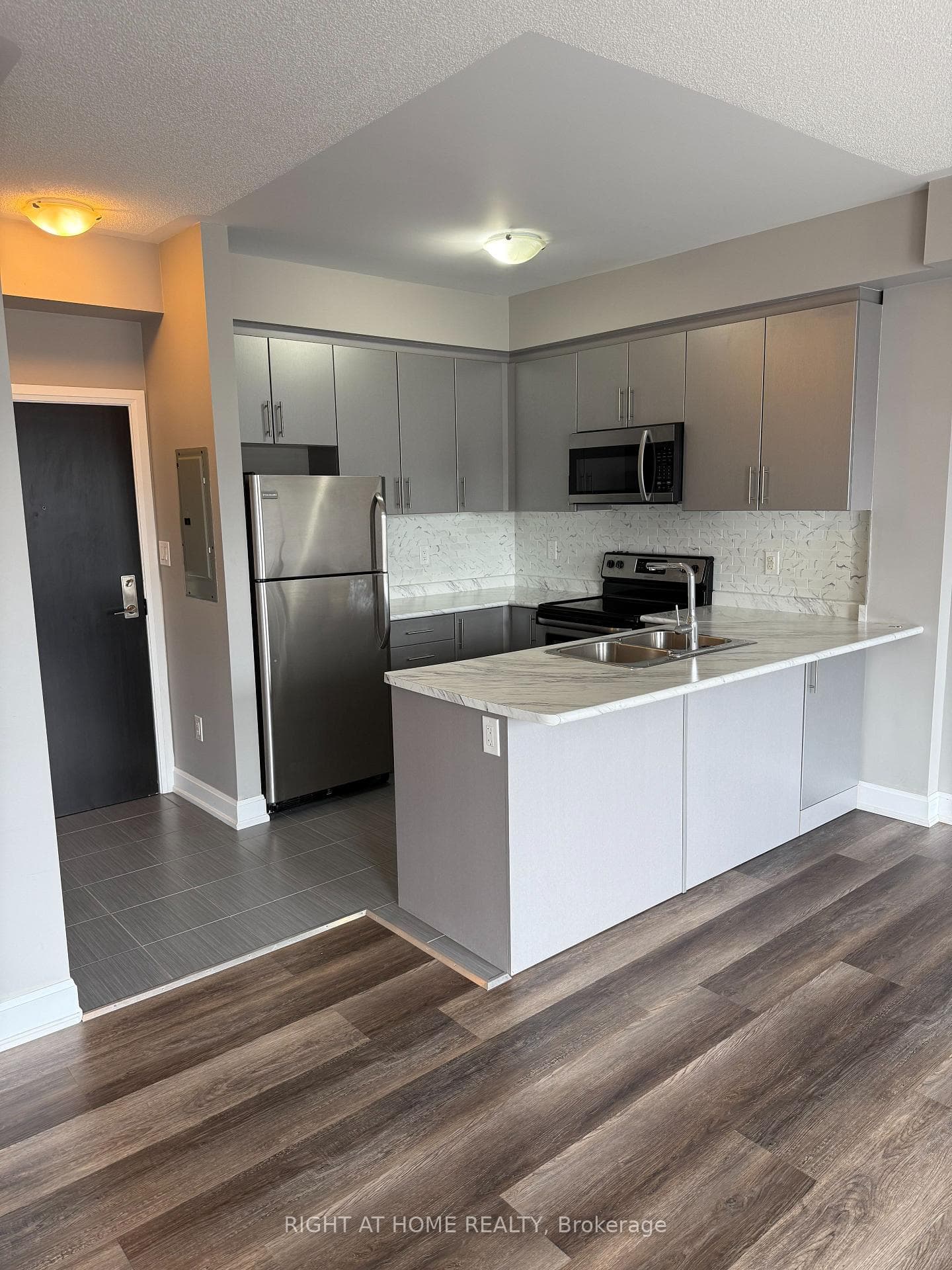263 Georgian Drive Unit 301 photo 8