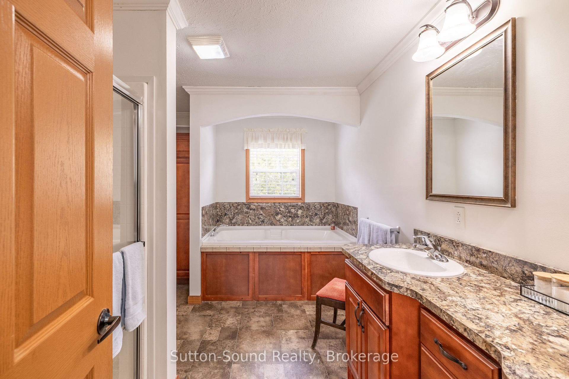 21 Cardinal Avenue photo 17