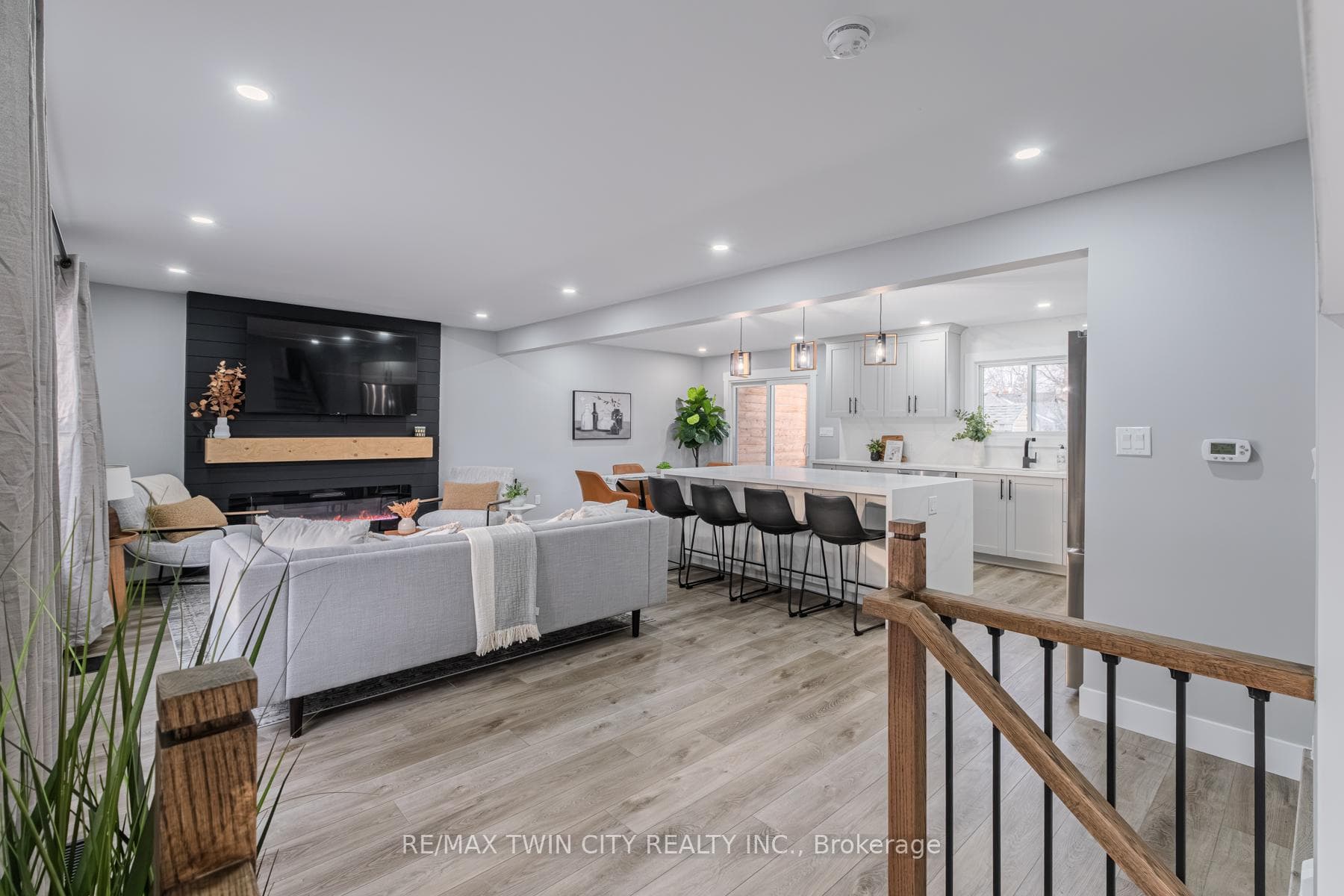 234 GRAND Street photo 8