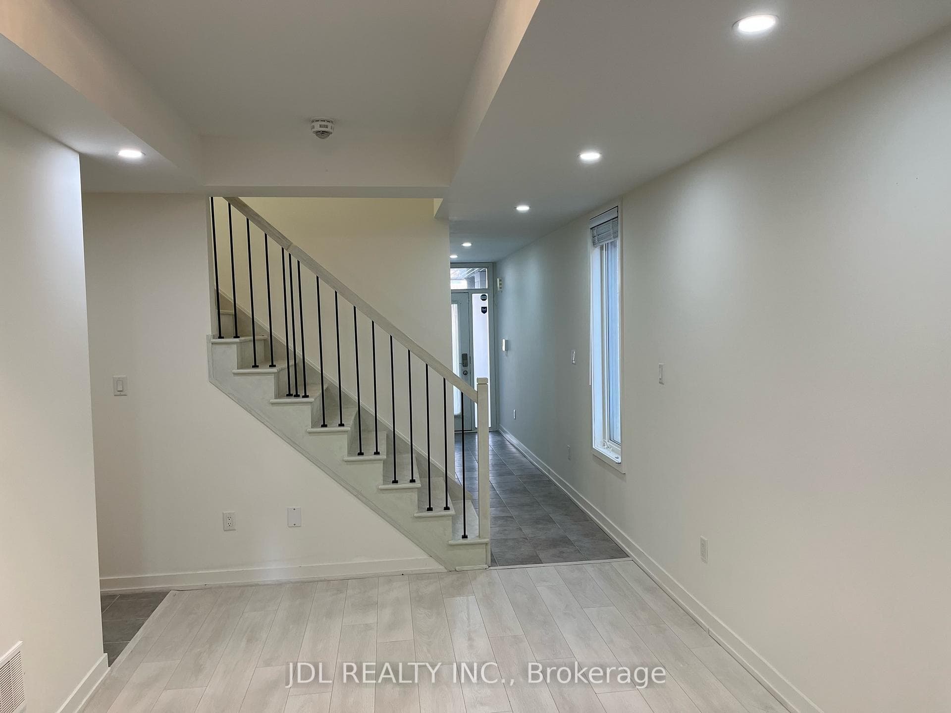 175 Huguenot Road photo 5