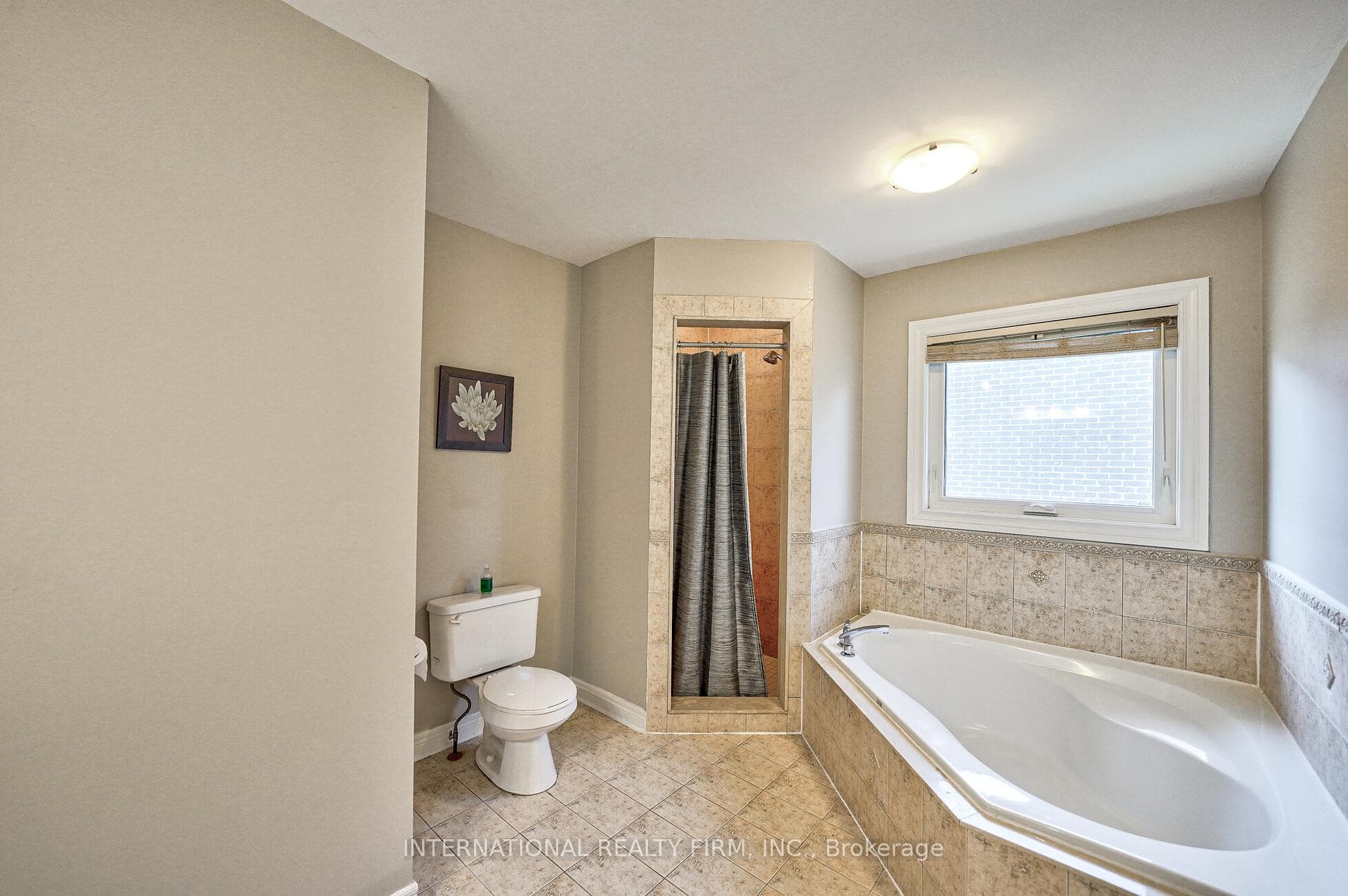 Master ensuite bathroom-upper level