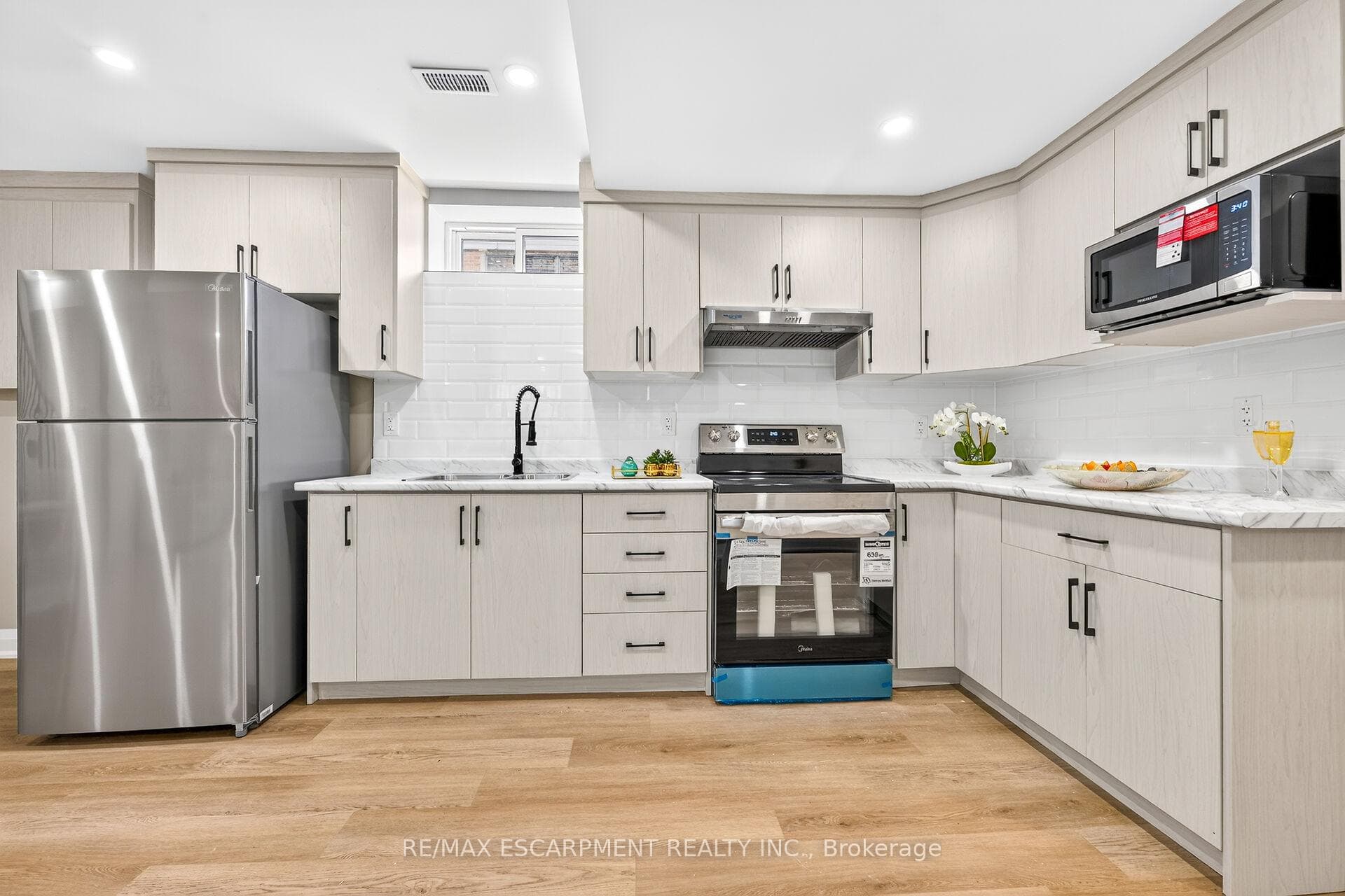 150 Howard Avenue photo 33