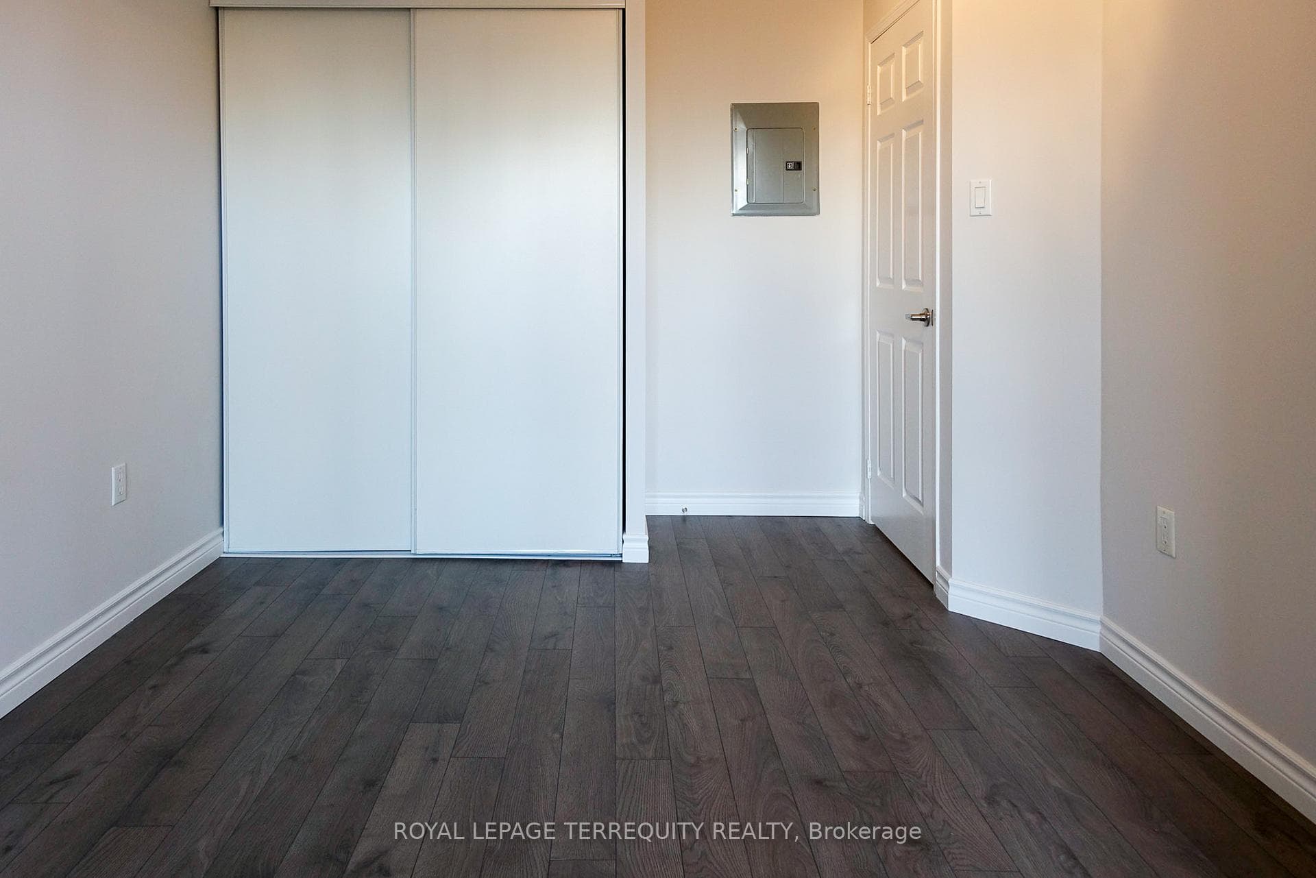 887 Bay Street Unit 702 photo 11