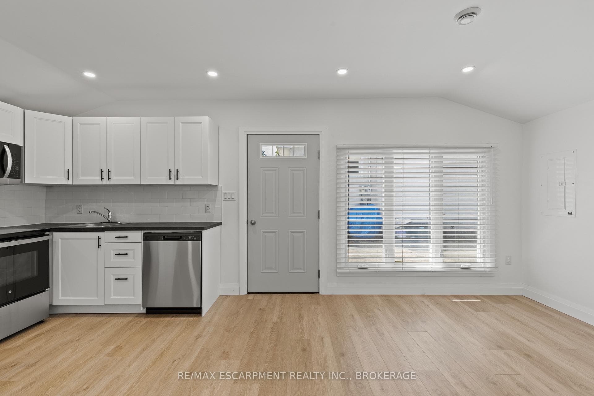 362 Gatfield Avenue Unit Unit 2 photo 3
