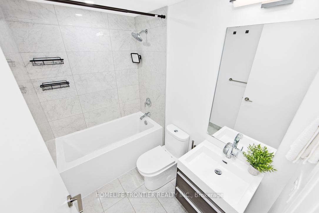 39 Roehampton Avenue Unit 704 photo 17