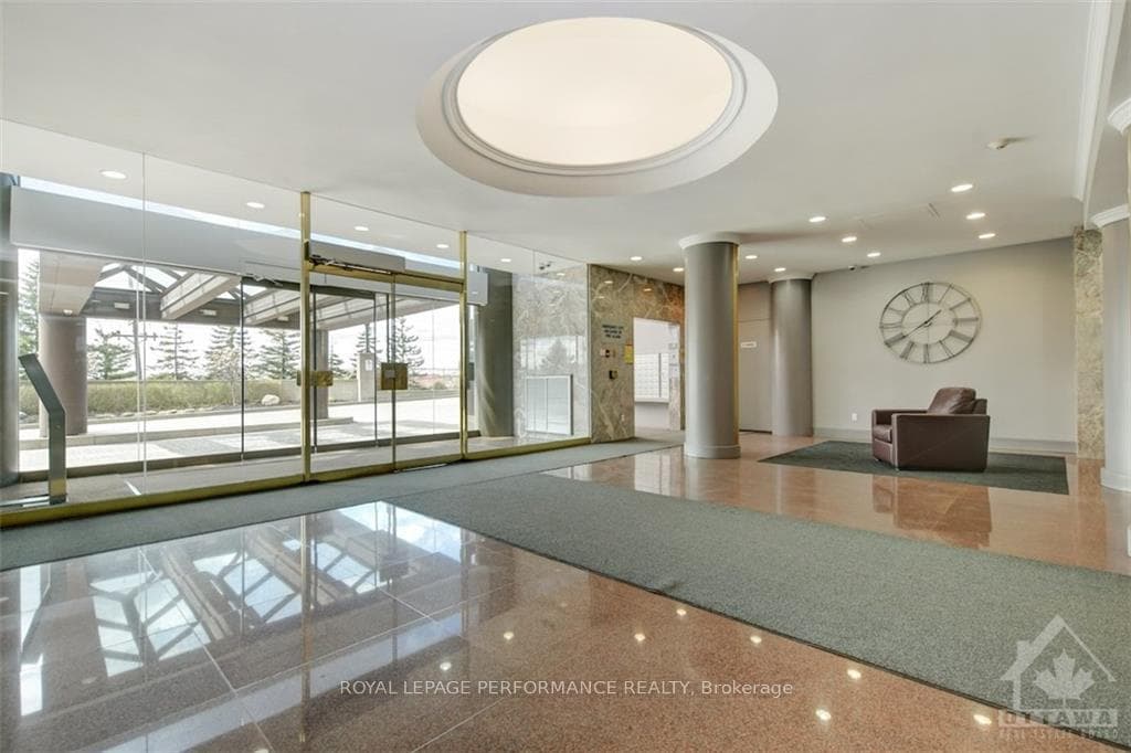 545 ST LAURENT Boulevard Unit 201 photo 16