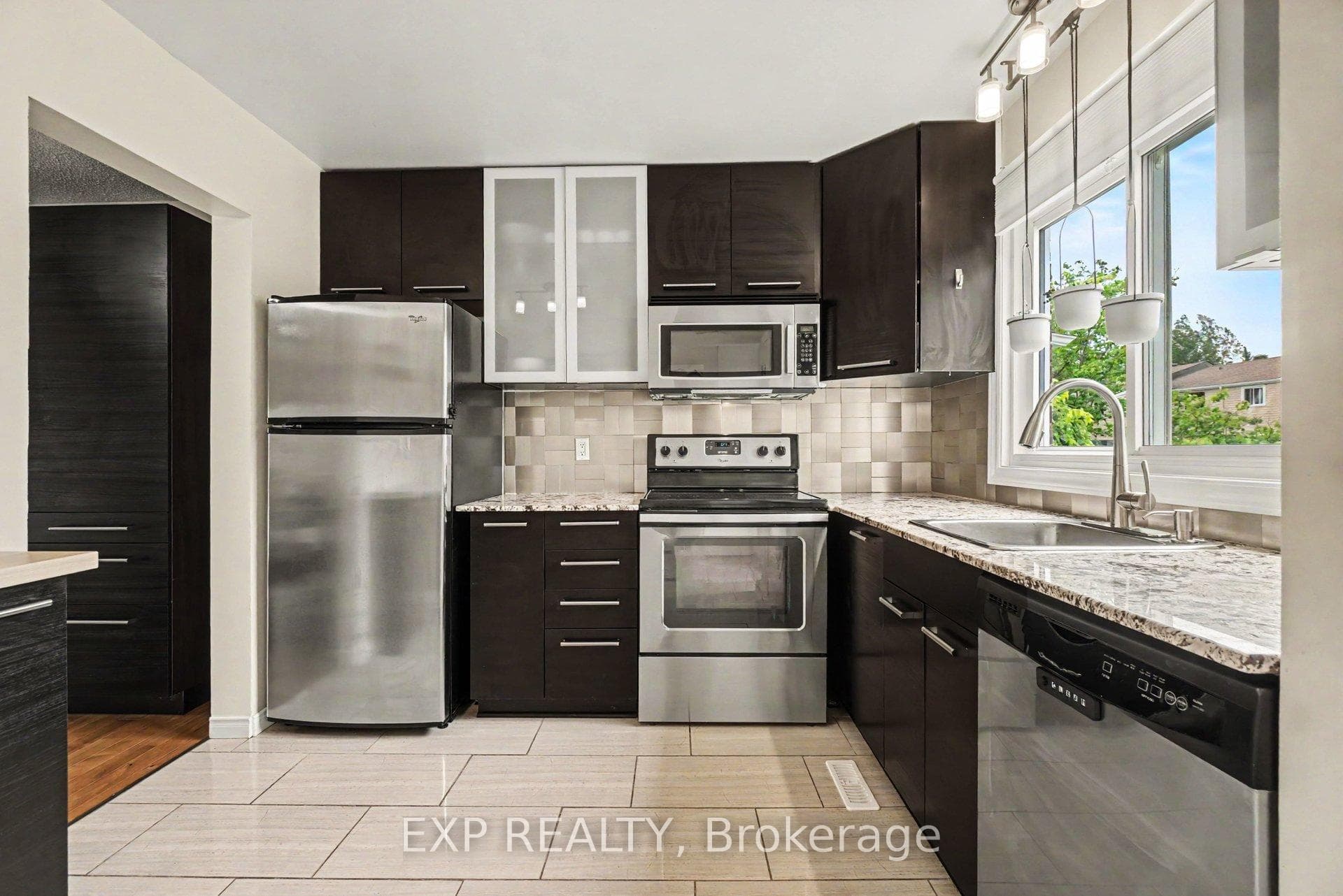2030 Kelden Crescent Unit 35 photo 3