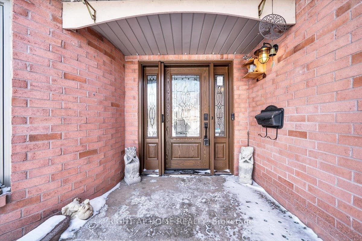 33 Willcocks Crescent photo 3