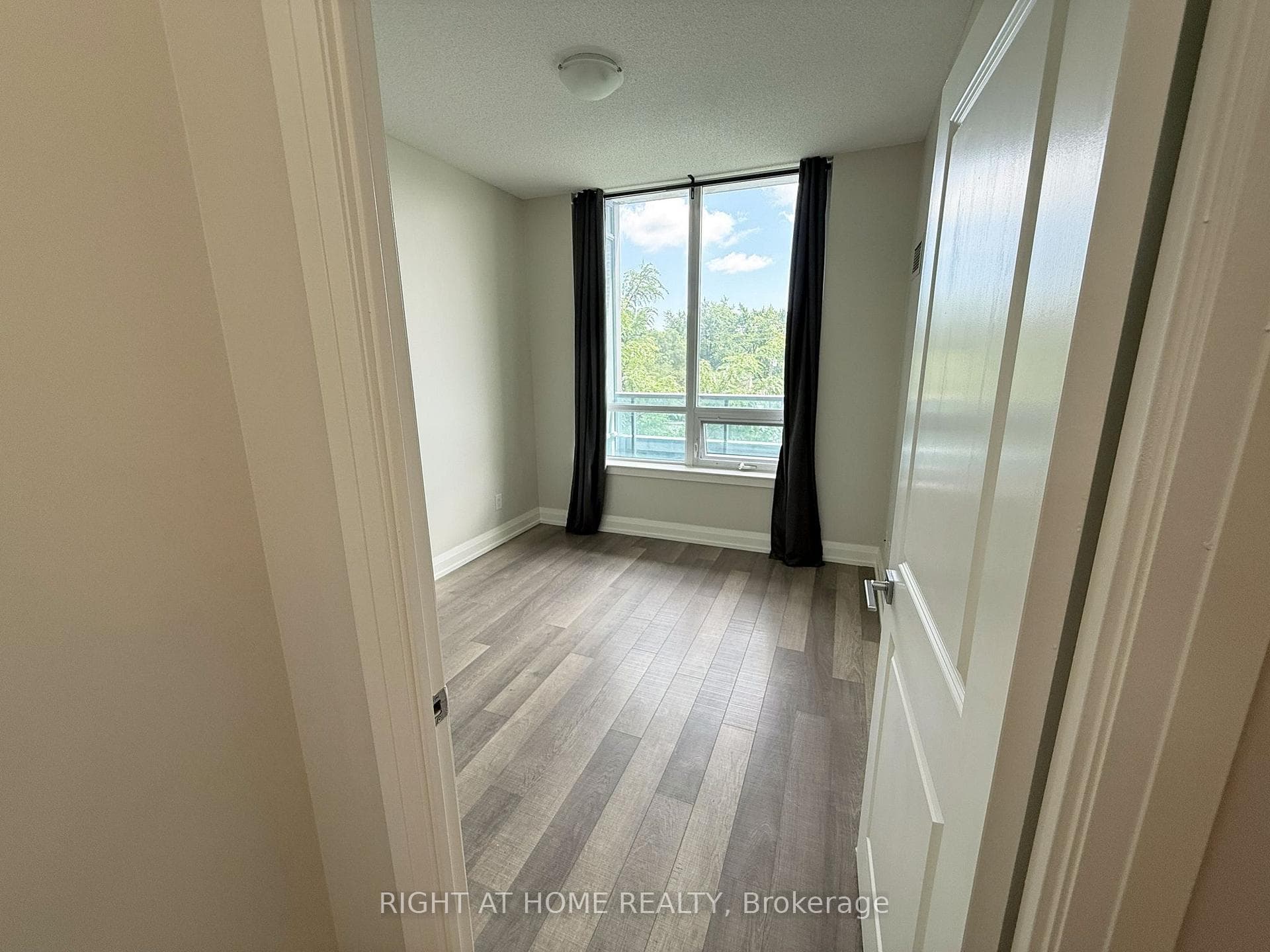 7165 Yonge Street Unit 317 photo 9