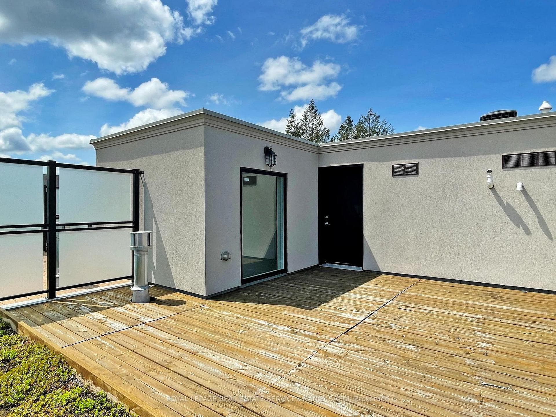 2460B Bayview Avenue photo 22