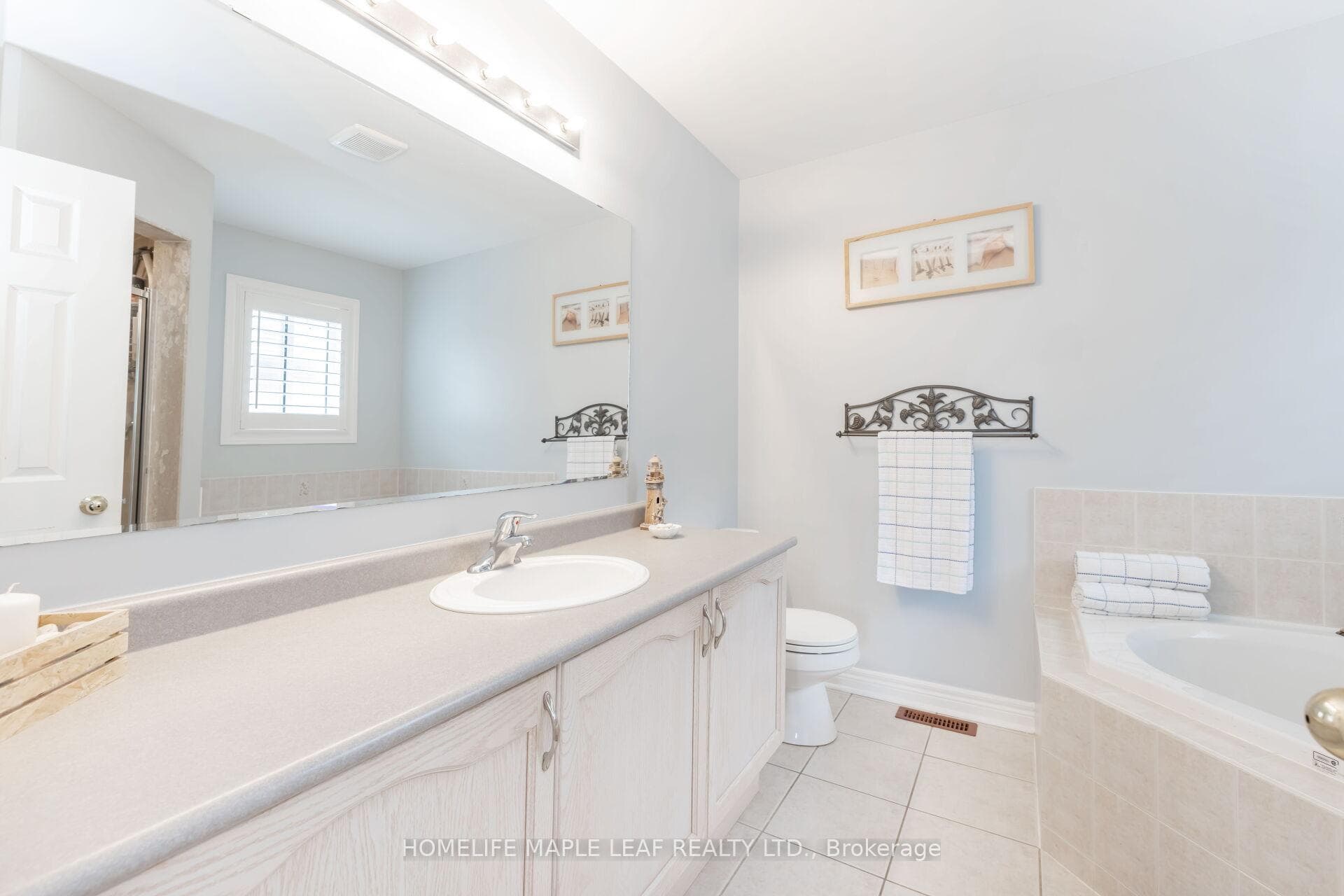 62 Fallstar Crescent photo 21
