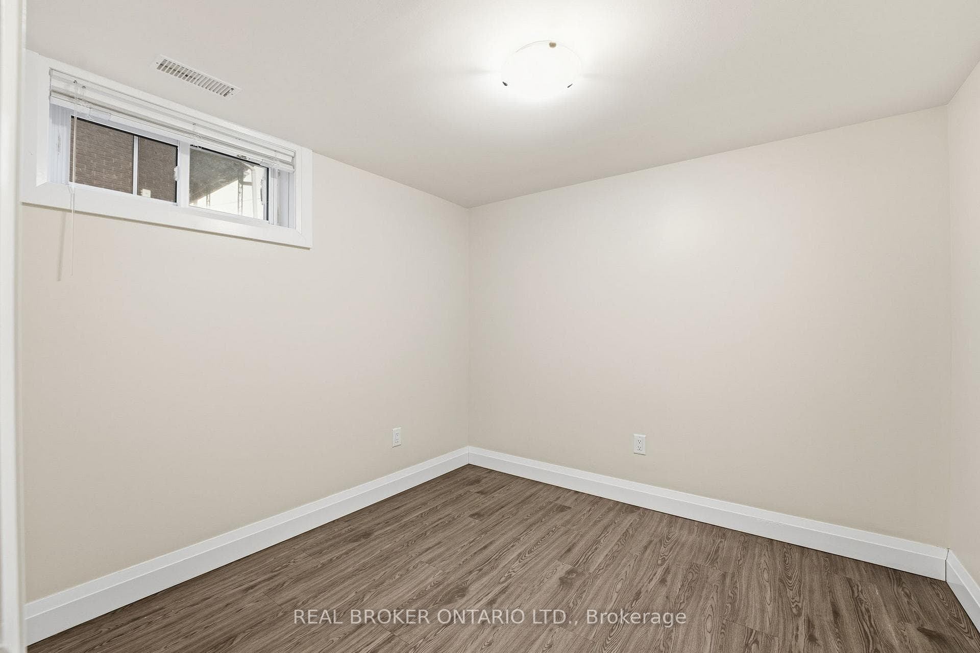 31 Oakwood Ave Avenue photo 33