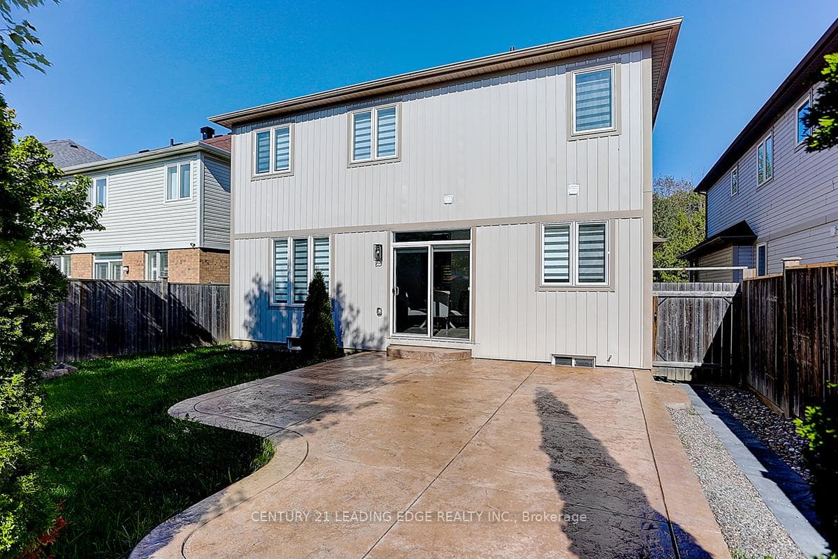 71 Robert Attersley Drive photo 40