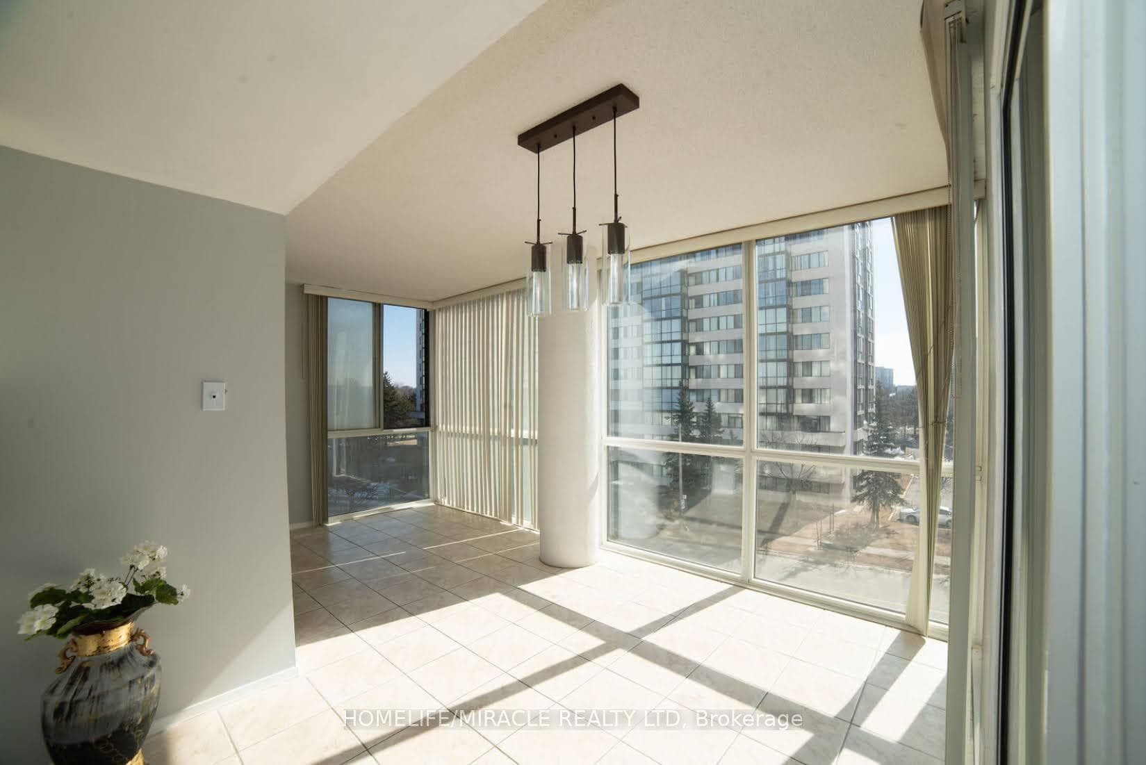 solarium can be used as Den or bdrm