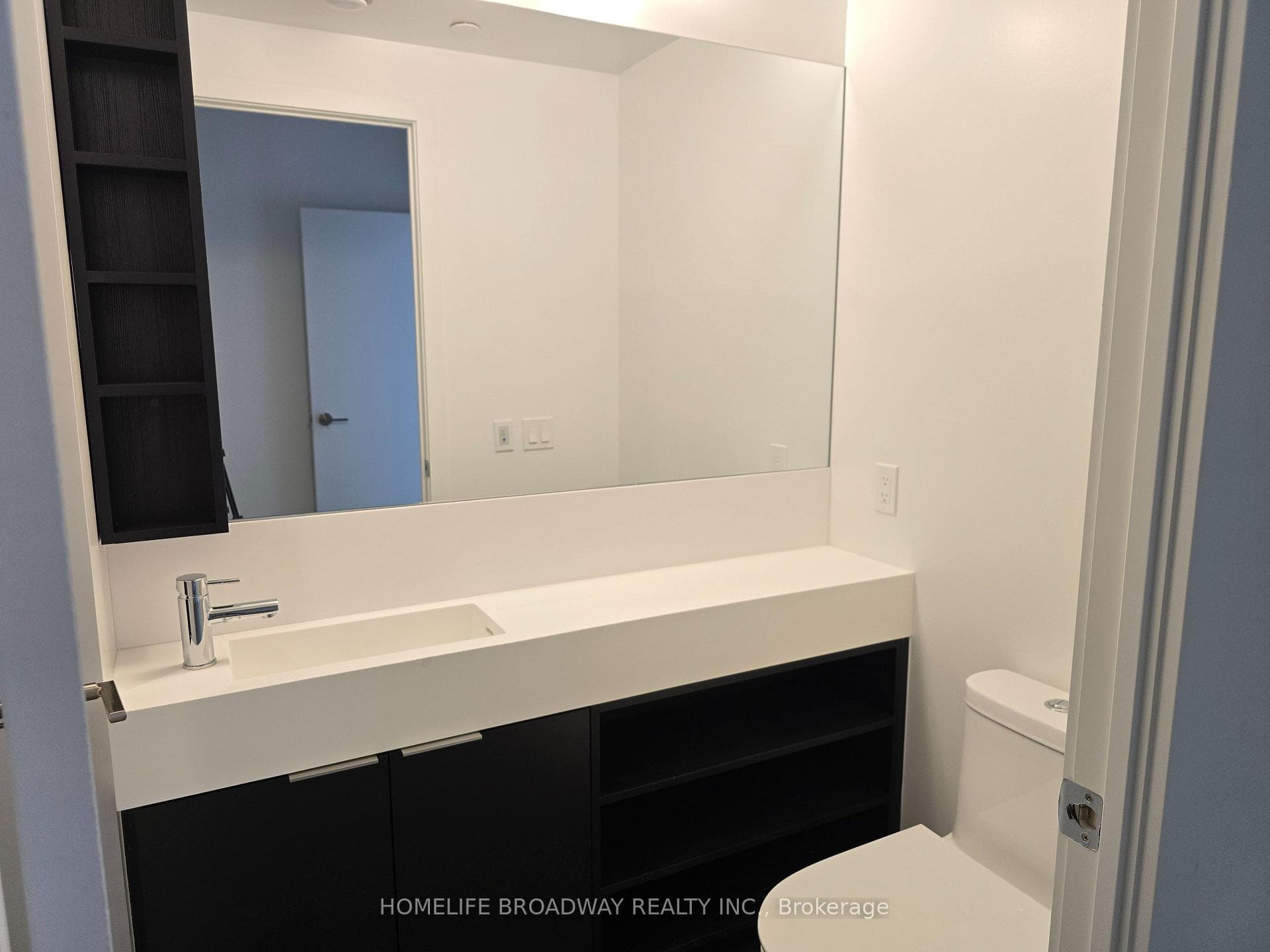 8 Wellesley Street Unit 4211 photo 11
