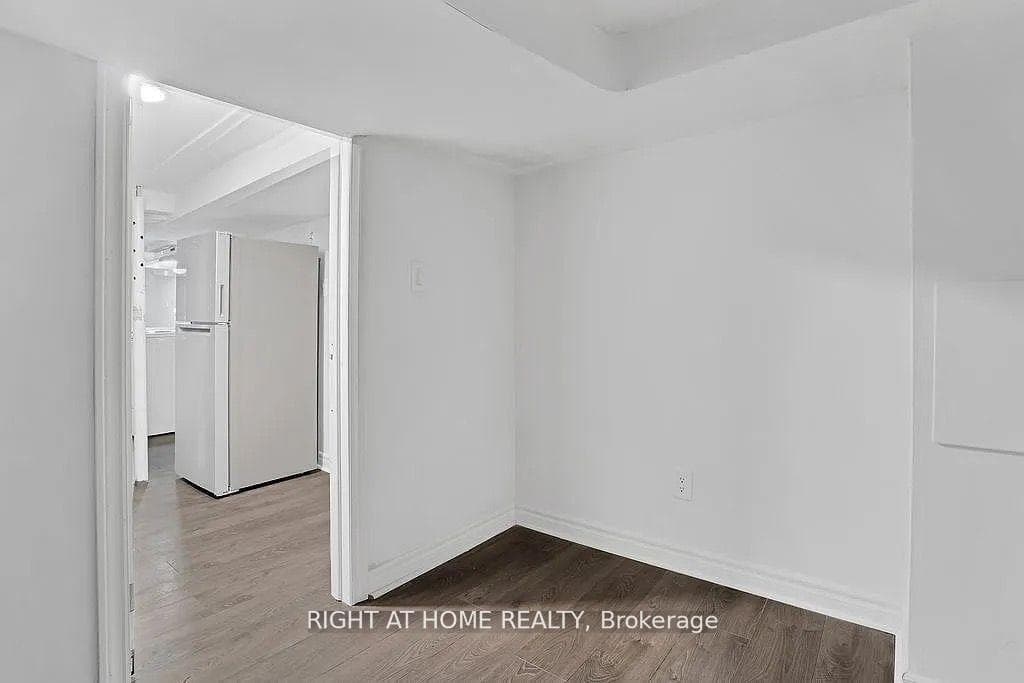 210 Mary Street Unit Bsmt photo 8