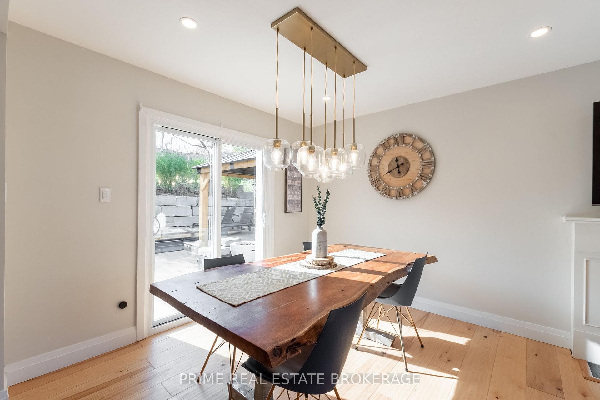 51 Compton Crescent photo 14