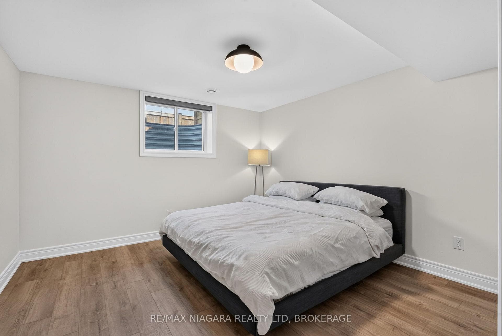 24 Peachtree Lane photo 32