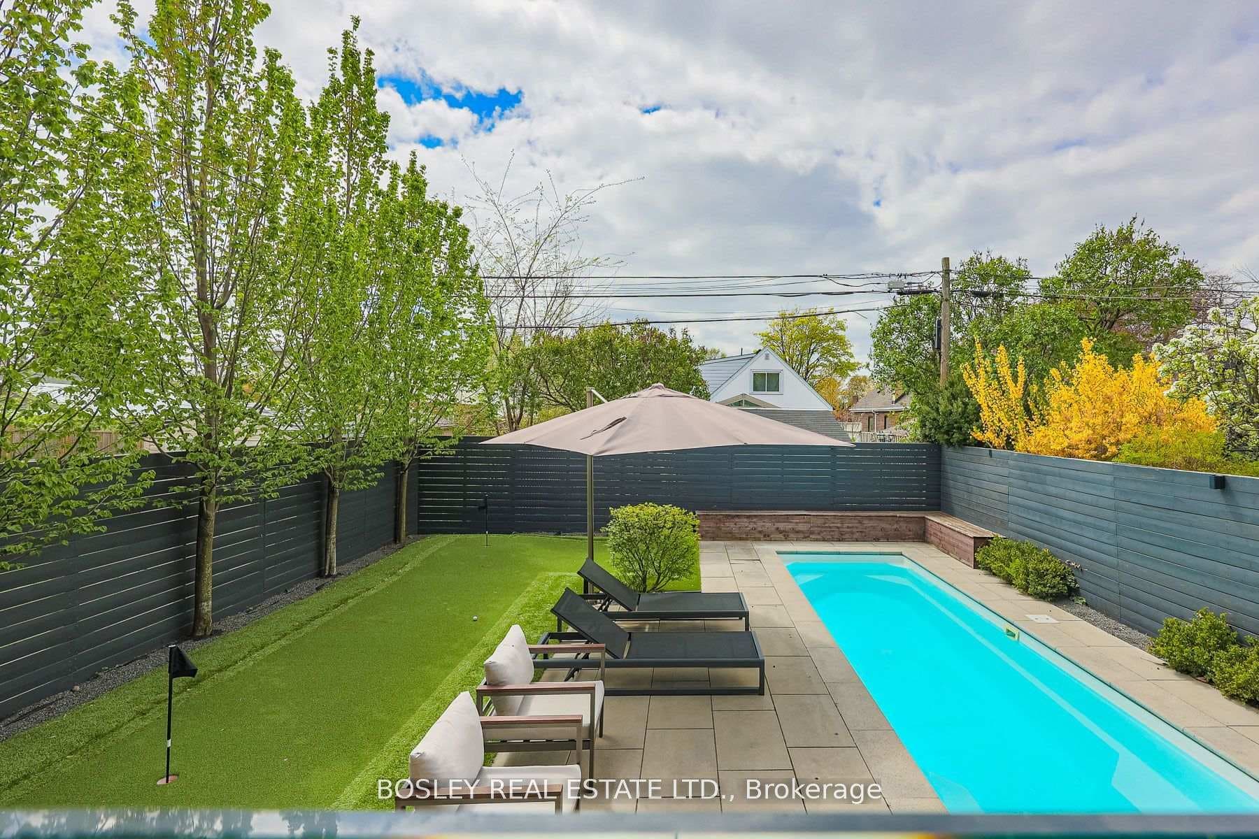 38 Roblin Avenue photo 35