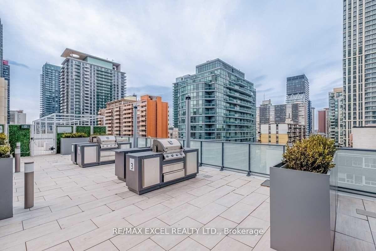 161 Roehampton Avenue Unit PH01 photo 32