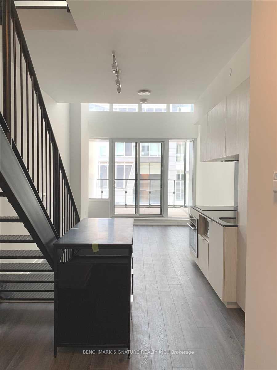 77 Shuter Street Unit 220 photo 1