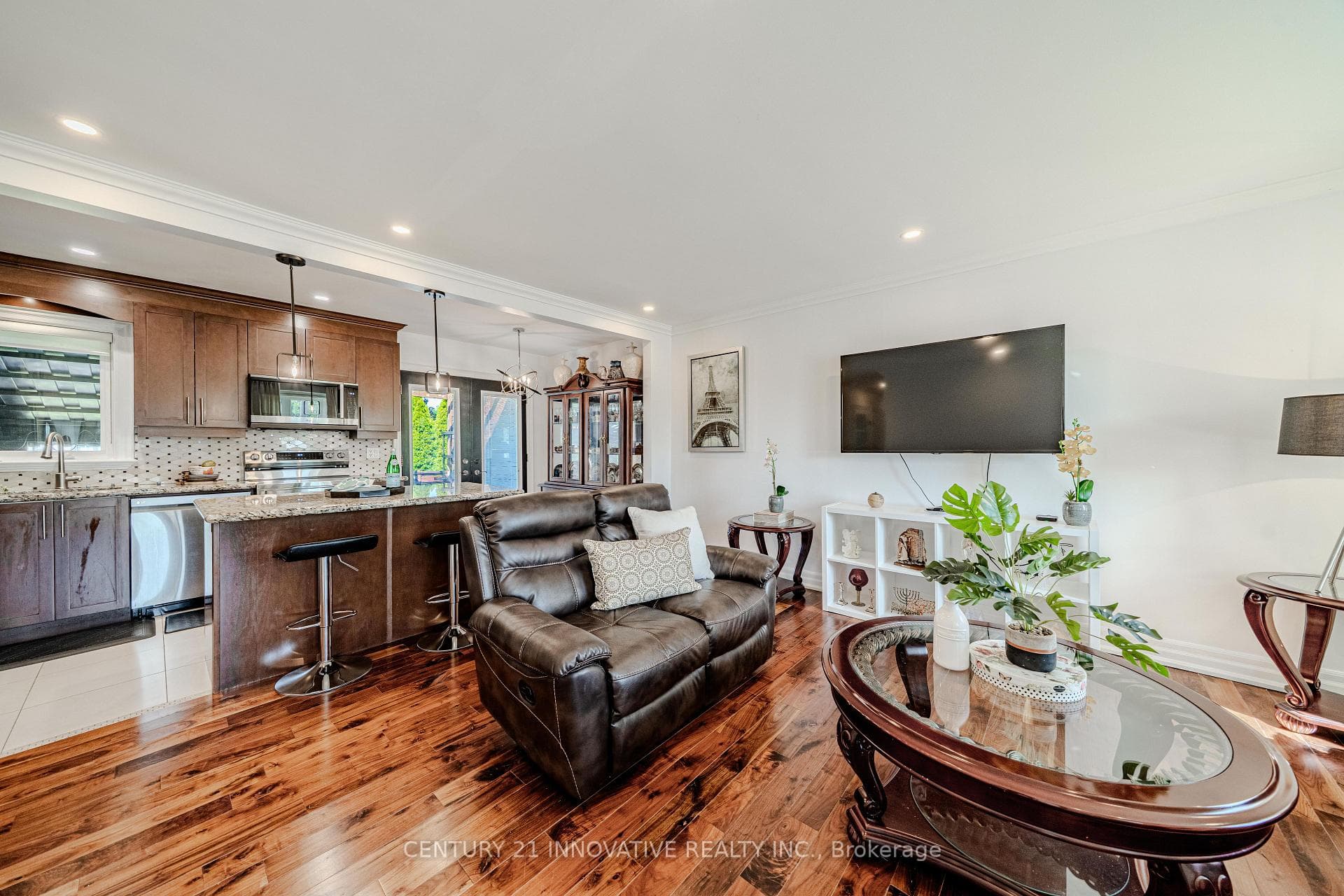 60 Dorking Crescent photo 9