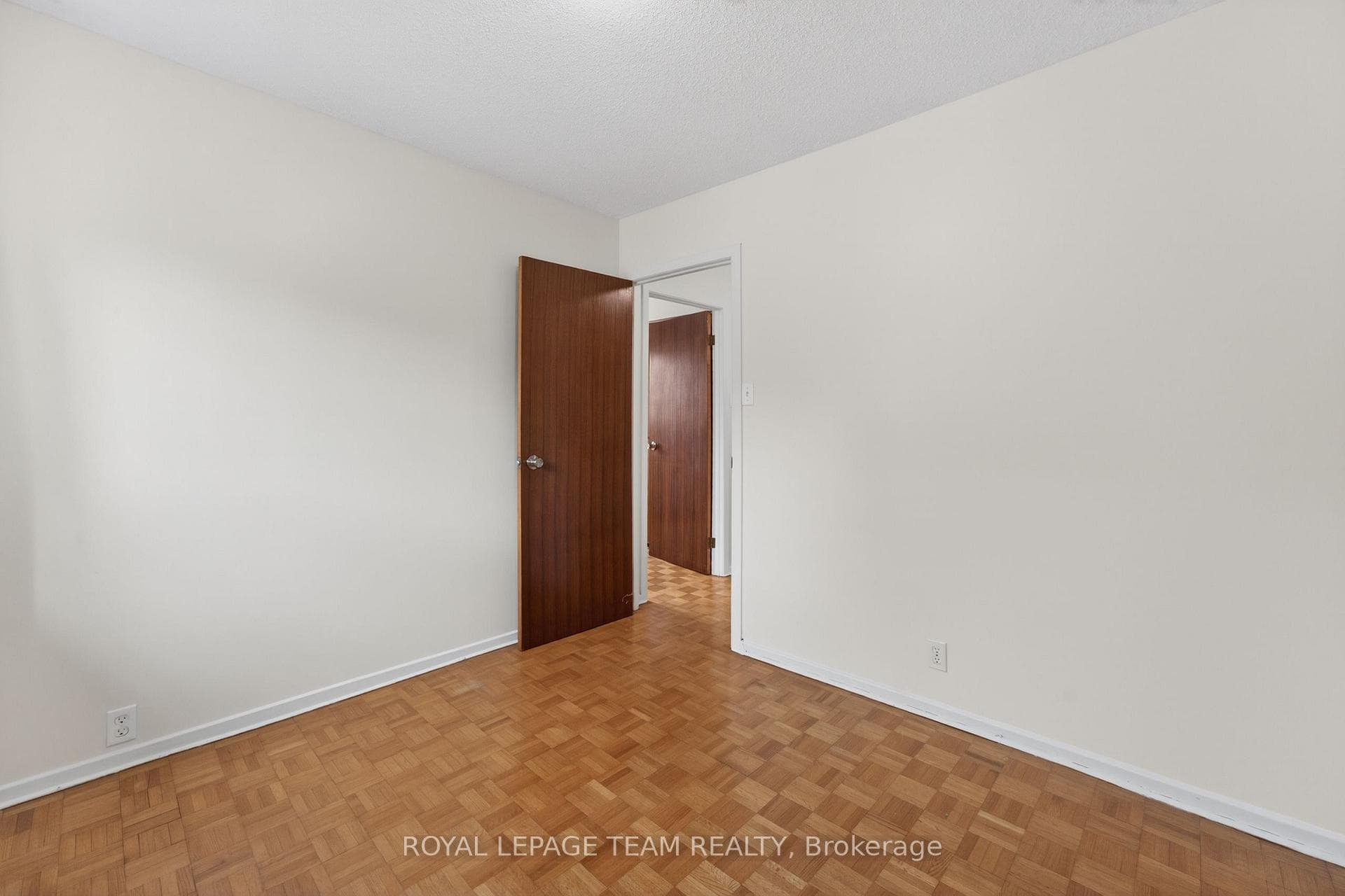 274 Breezehill Avenue photo 23