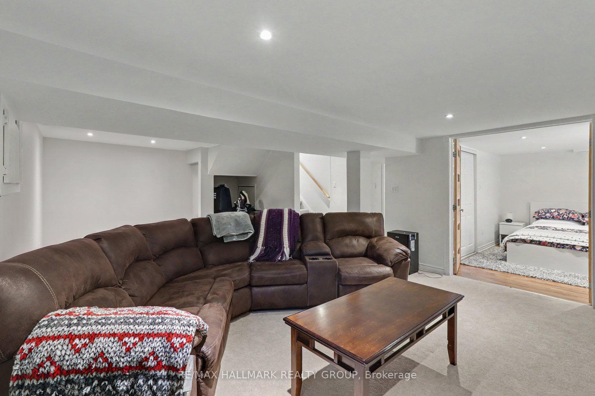 99 Dagmar Avenue photo 22