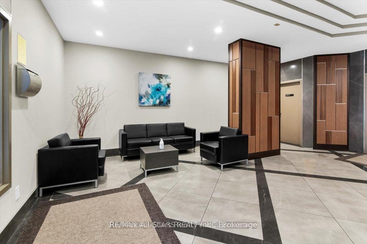 711 Rossland Road Unit 1002 photo 26