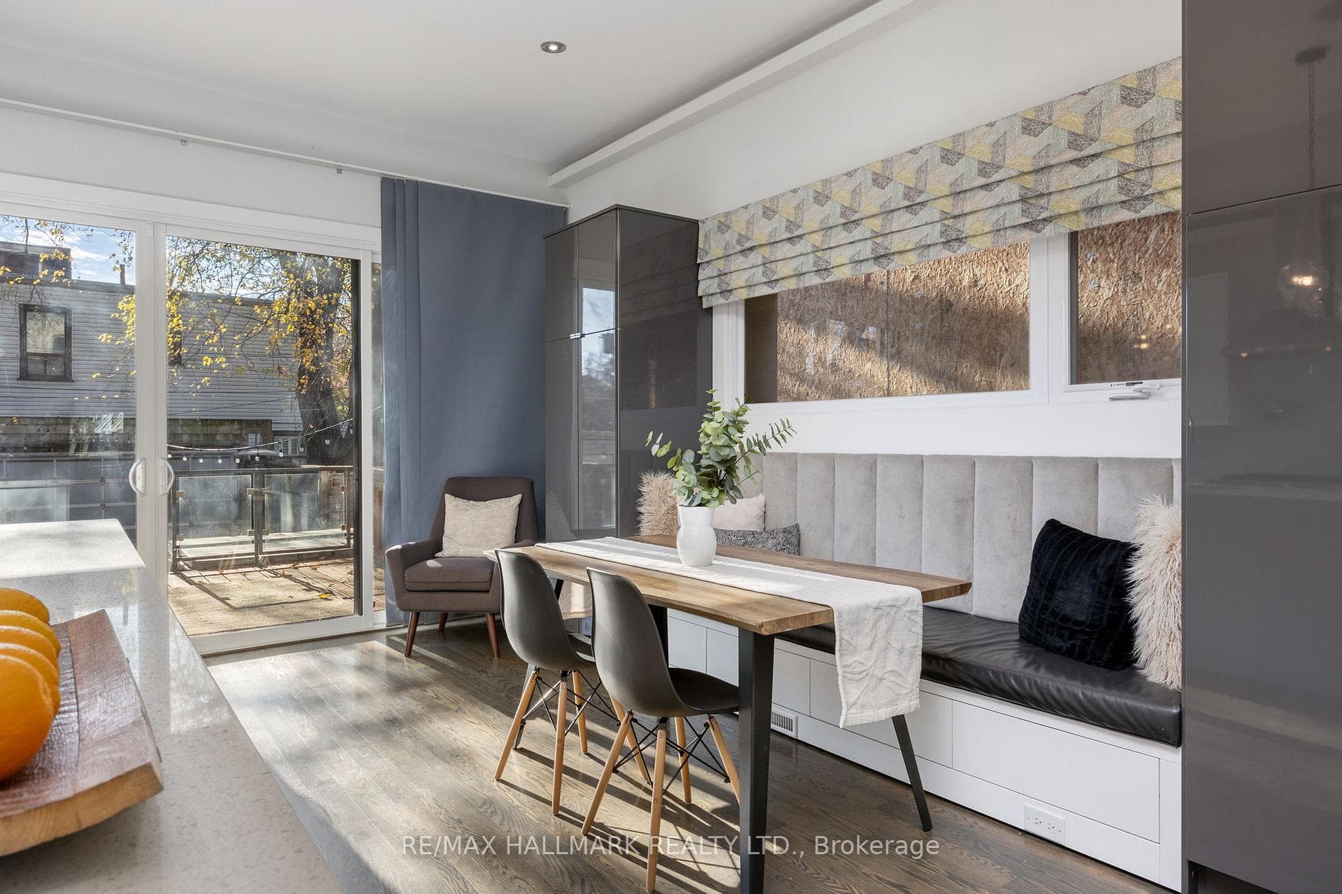 1549 Dundas Street photo 12