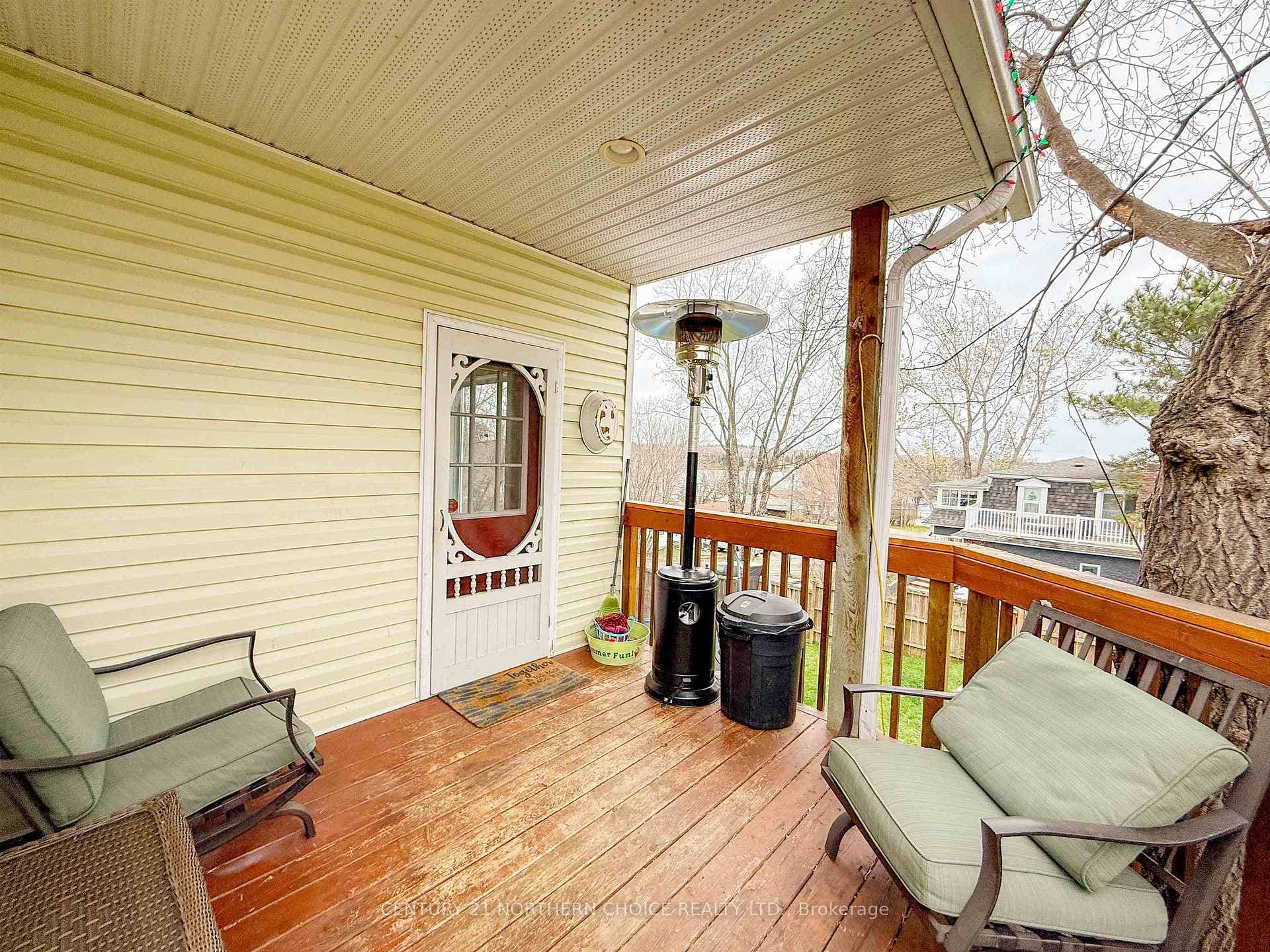 403 May Avenue photo 3
