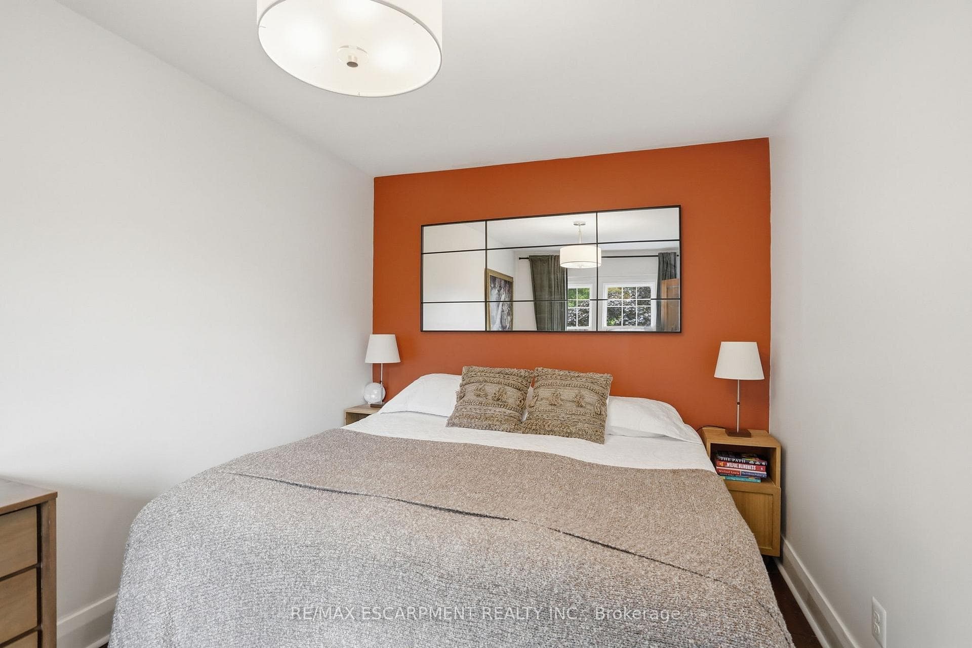 17 Tuxedo Avenue photo 35