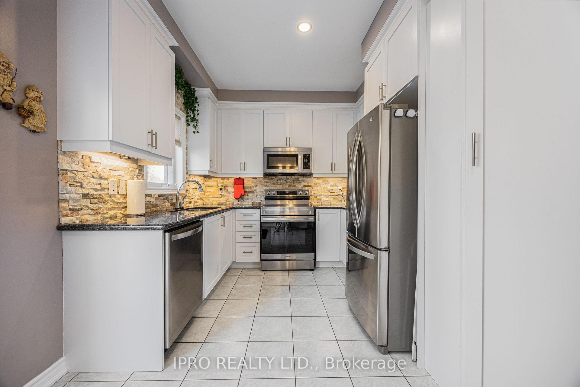 63 Megan Crescent photo 14