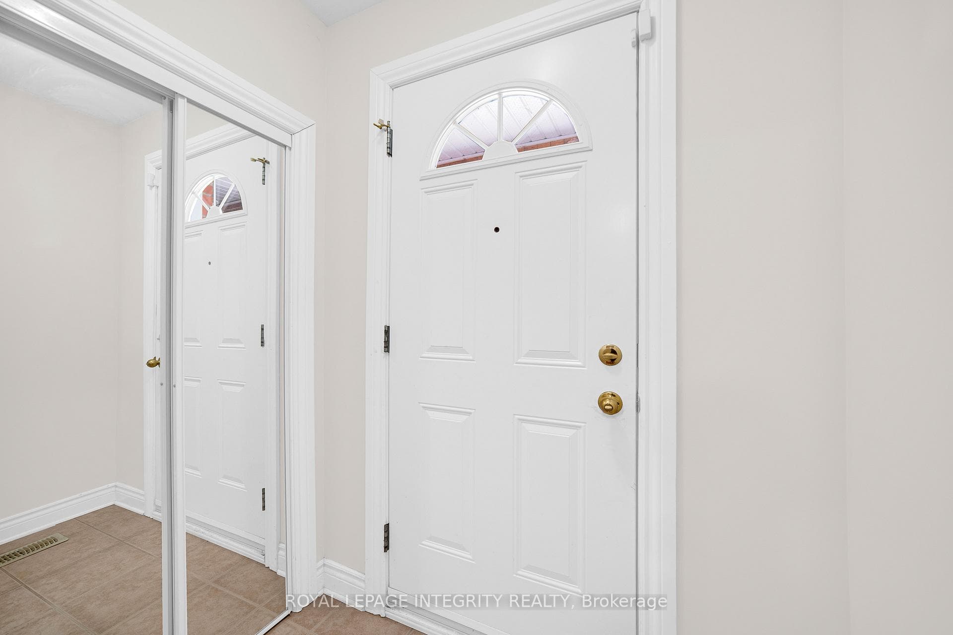 318 Somerset Street photo 5