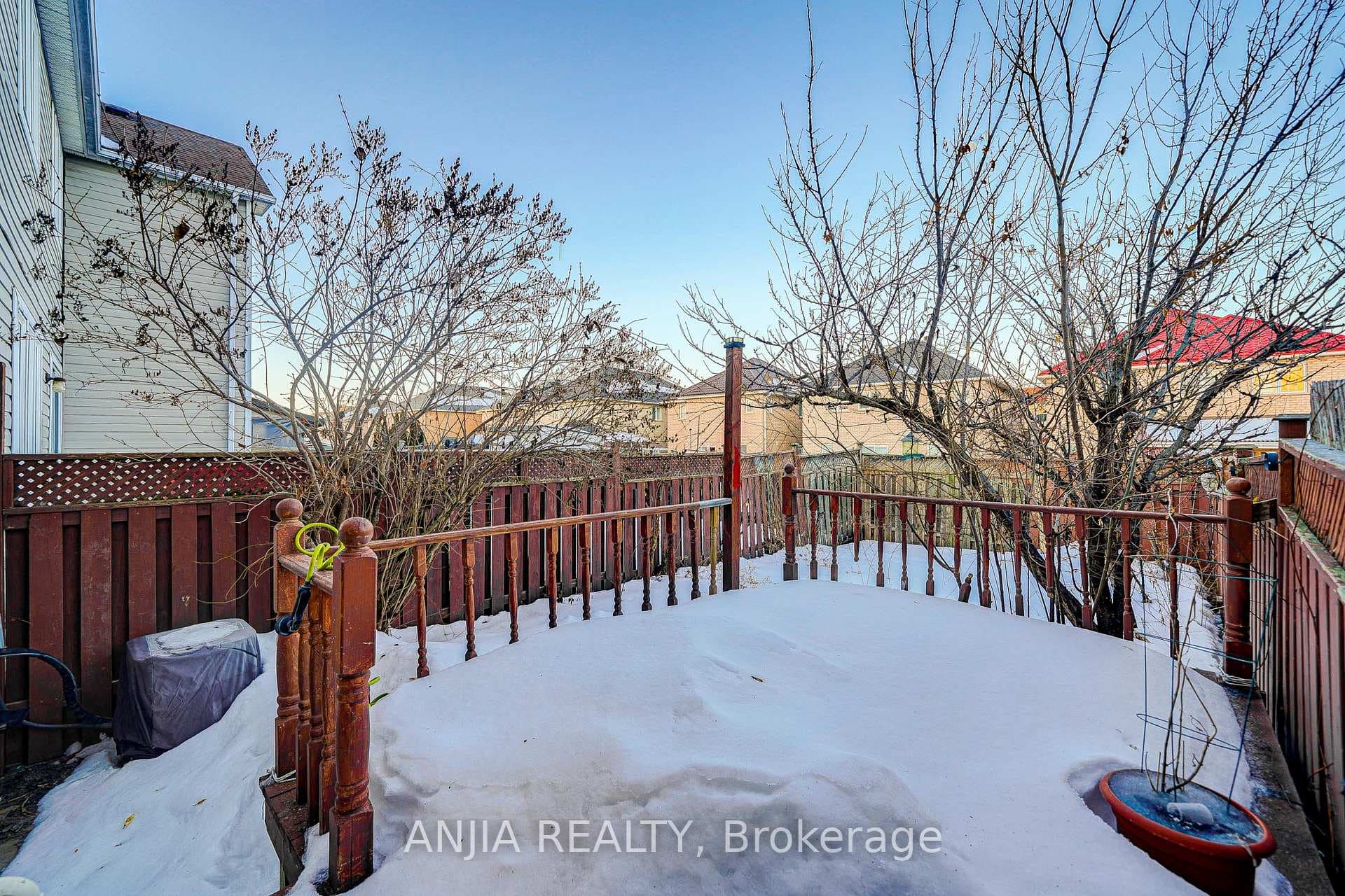 146 Billingsley Crescent photo 39