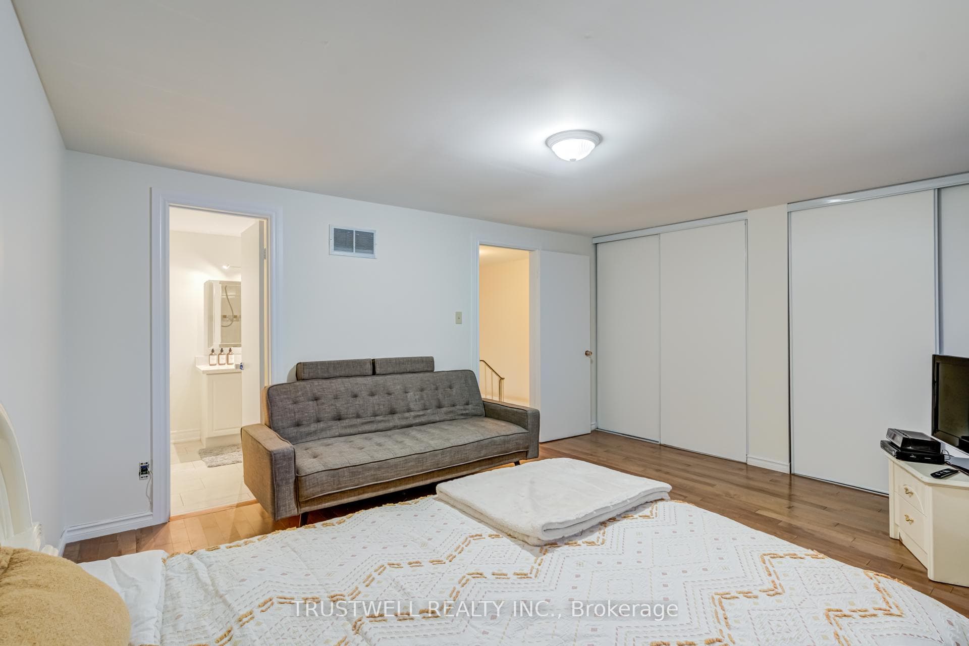44 Caronia Square photo 18