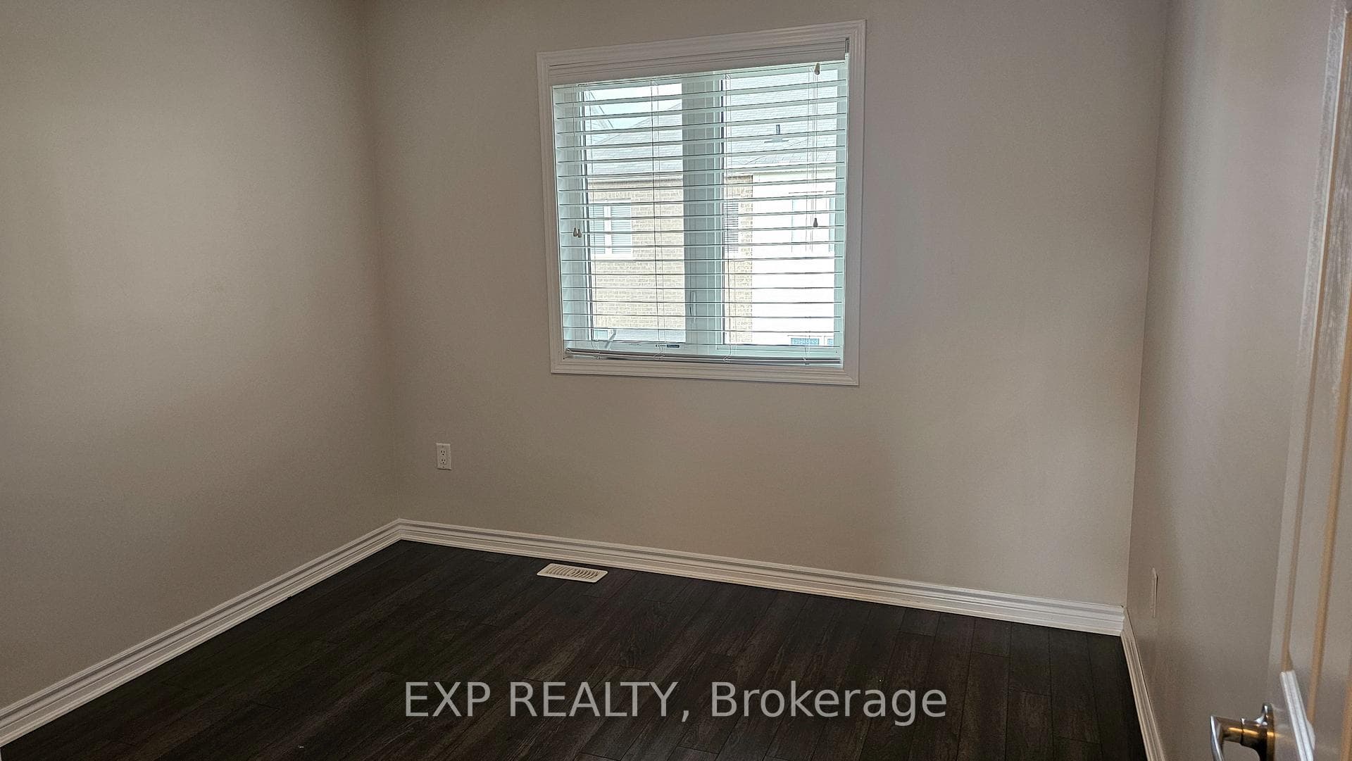 345 Gooding Crescent photo 8