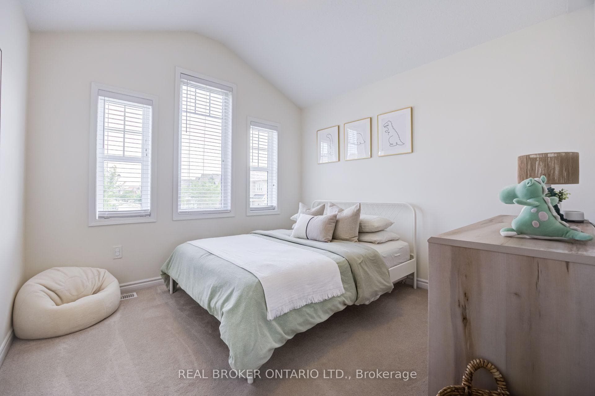 1178 Duignan Crescent photo 21