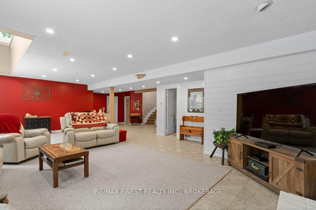 2154 Arne Crescent photo 34